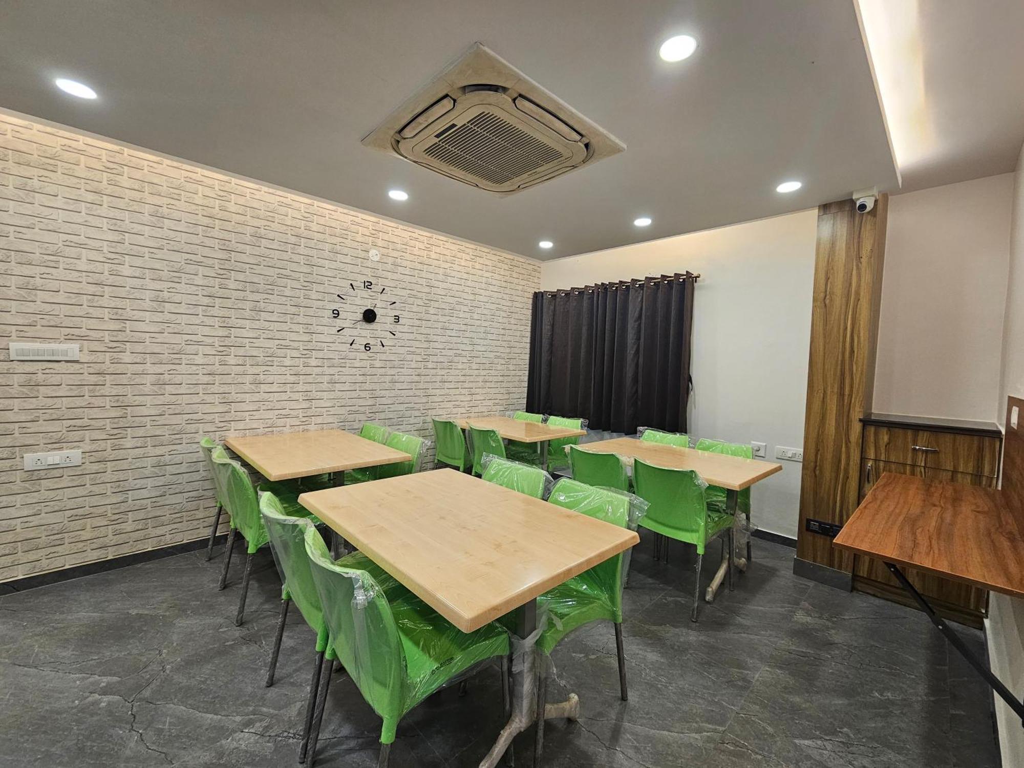 The Urban Nest Hotel Bangalore Eksteriør billede